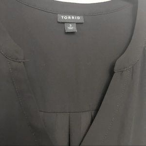 Torrid size 3, Georgette, sleeveless, split neck,  hi low, pullover top.